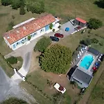 Maison Neuve, Relaxing Countryside With Pool Holiday home Chillac