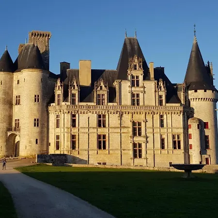 Дом отдыха Maison Neuve, Relaxing Countryside With Pool Chillac