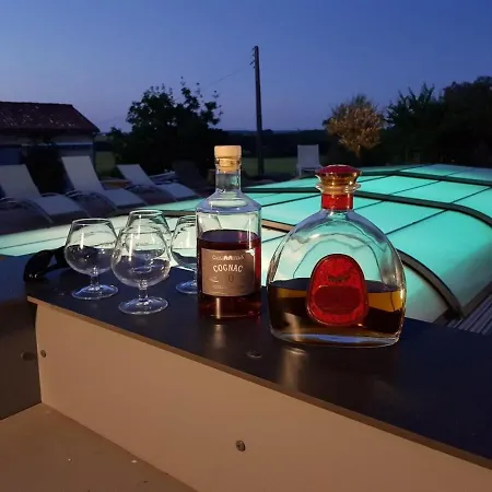 Maison Neuve, Relaxing Countryside With Pool Сasa de vacaciones