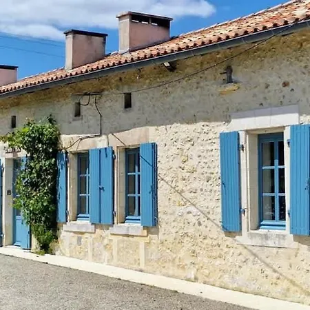 Дом отдыха Maison Neuve, Relaxing Countryside With Pool