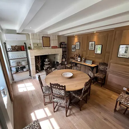 Дом отдыха Maison Neuve, Relaxing Countryside With Pool