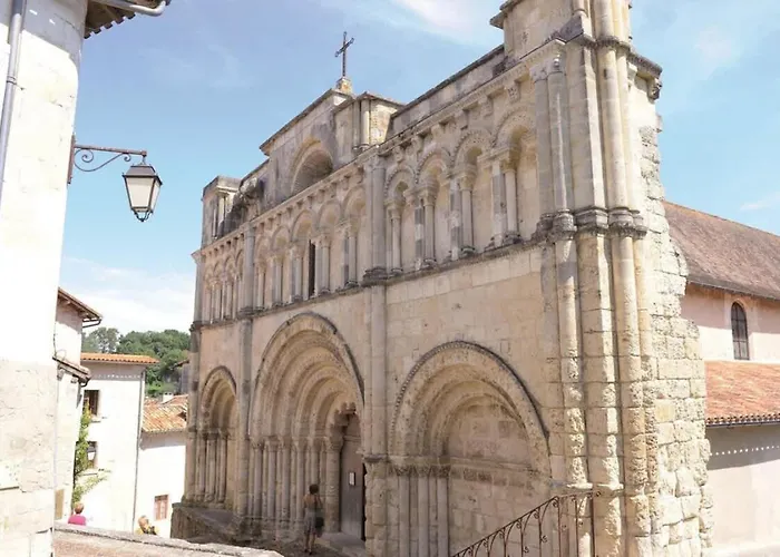 Maison Neuve, Relaxing Countryside With Pool