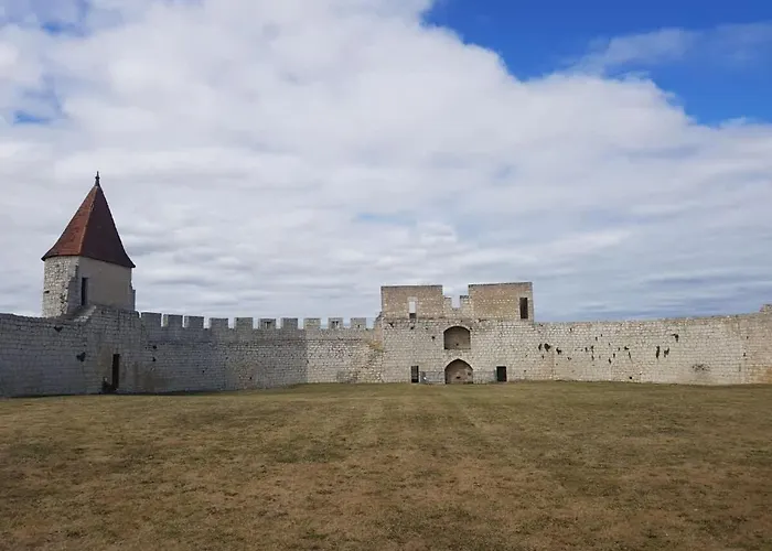 Maison Neuve, Relaxing Countryside With Pool *