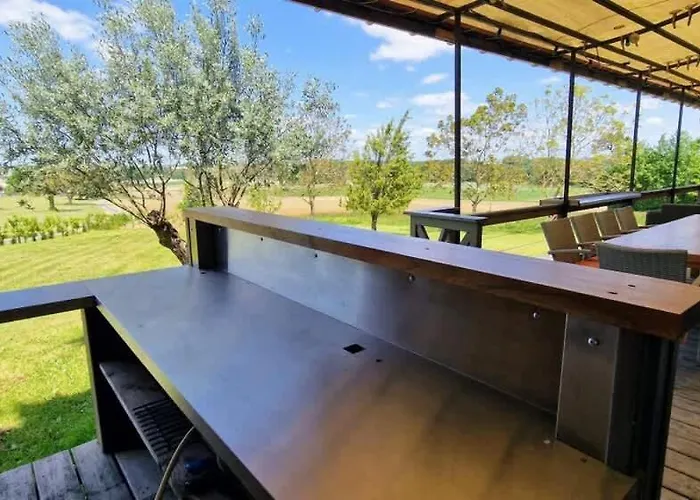 Maison Neuve, Relaxing Countryside With Pool