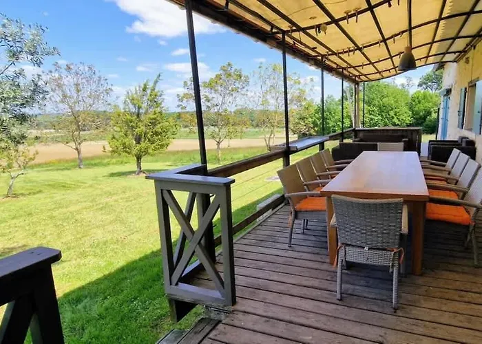 Maison Neuve, Relaxing Countryside With Pool Casa de Férias *